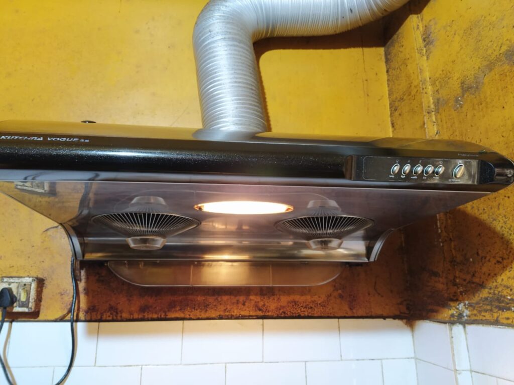 Kutchina Vogue SS chimney after oil wash service in Kolkata